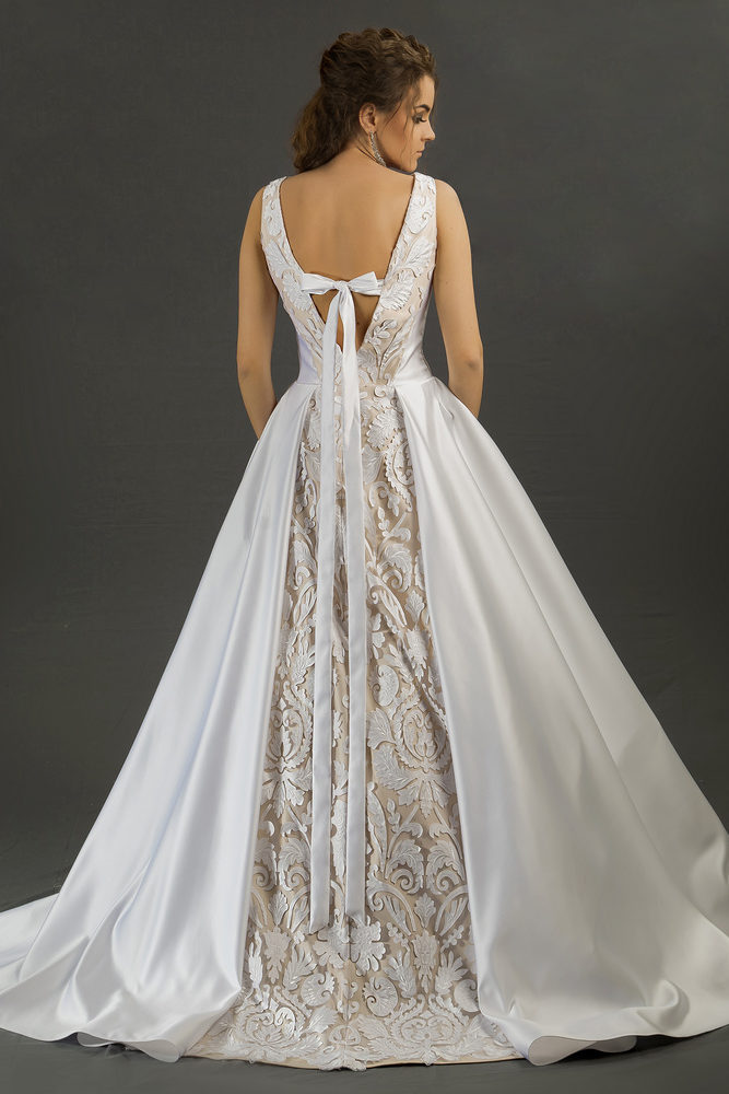 Miss Tourism World Mindak Beatrix; Magyaros menyecske ruhák; Wedding dress