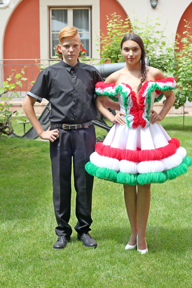 Hire dresses from Viki Mindak IMG_7085