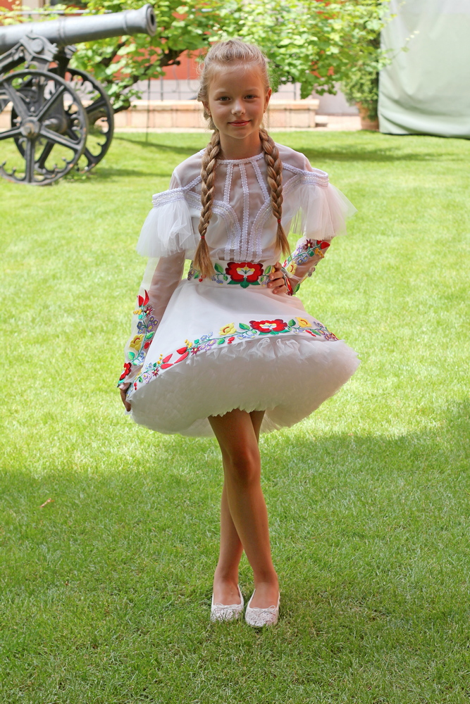 Hire dresses from Viki Mindak IMG_7129