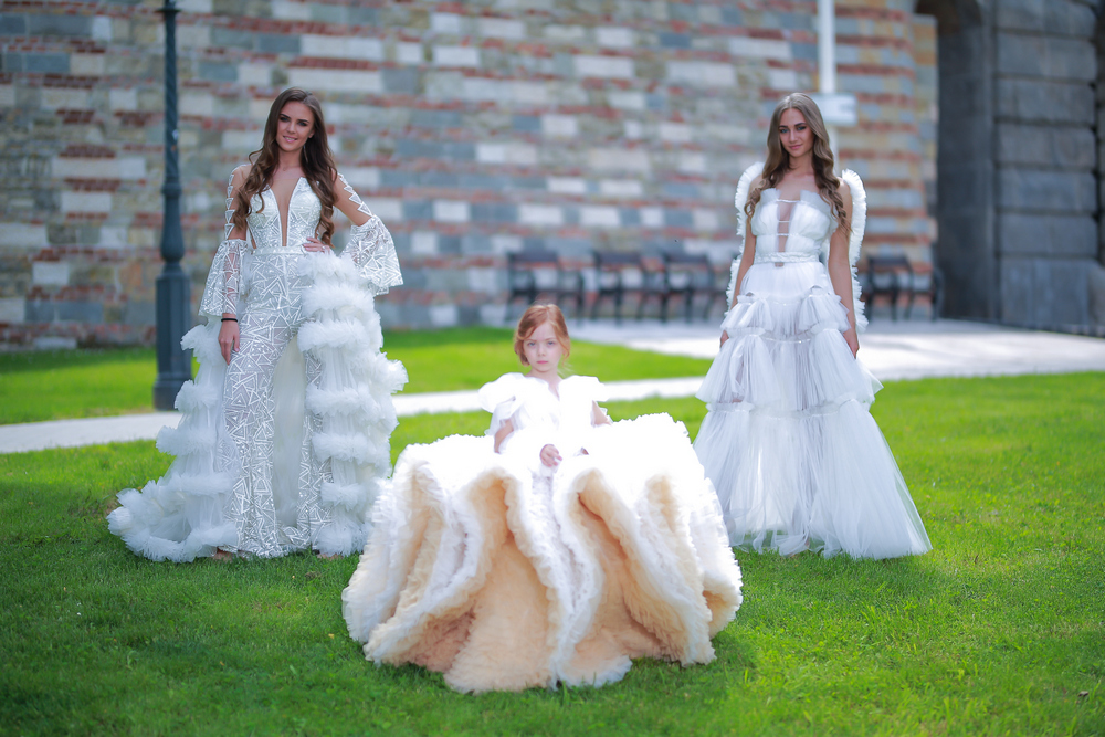 Viki Mindak ruhák bérlése JUN12089-R Viki Mindak ruhák bérlése JUN12089-R